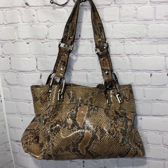 B Makowsky Brown Python Print Patent Leather Shoulder Bag - Picture 2 of 10